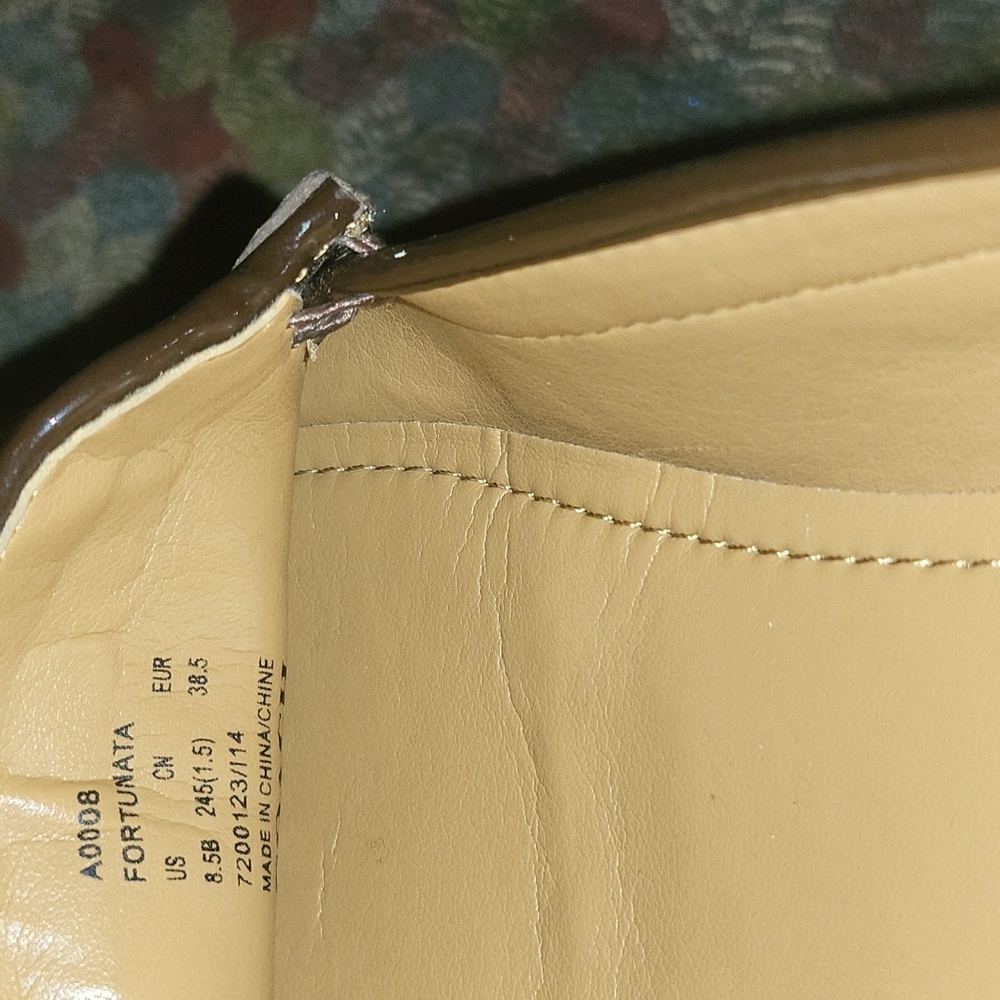 Coach mocha & tan signature moccasins w/ brown patent leather trim/metal emblem - Picture 9 of 10